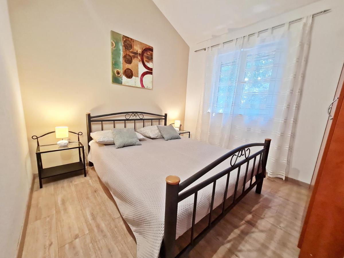 Apartment Ivana Borak Omiš Eksteriør bilde